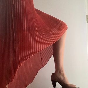 DONATED 5th Culture Pleated high low skirt